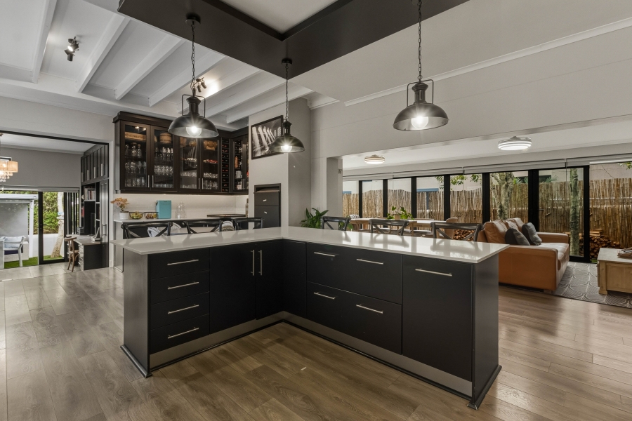 To Let 4 Bedroom Property for Rent in Schonenberg Western Cape